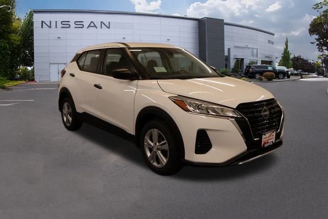 New 2025 Nissan Kicks Play S