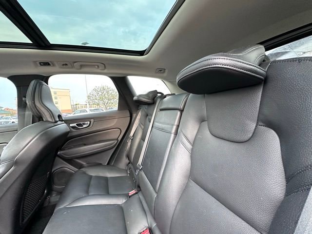 Used 2021 Volvo XC60 T5 Momentum w/ Premium Package image 16