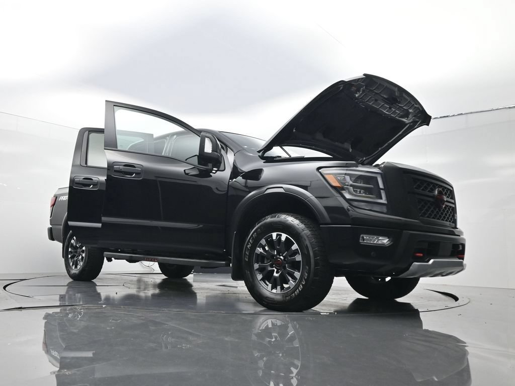 Used 2024 Nissan Titan PRO-4X w/ Pro-4x Convenience Package AWD/4WD image 30