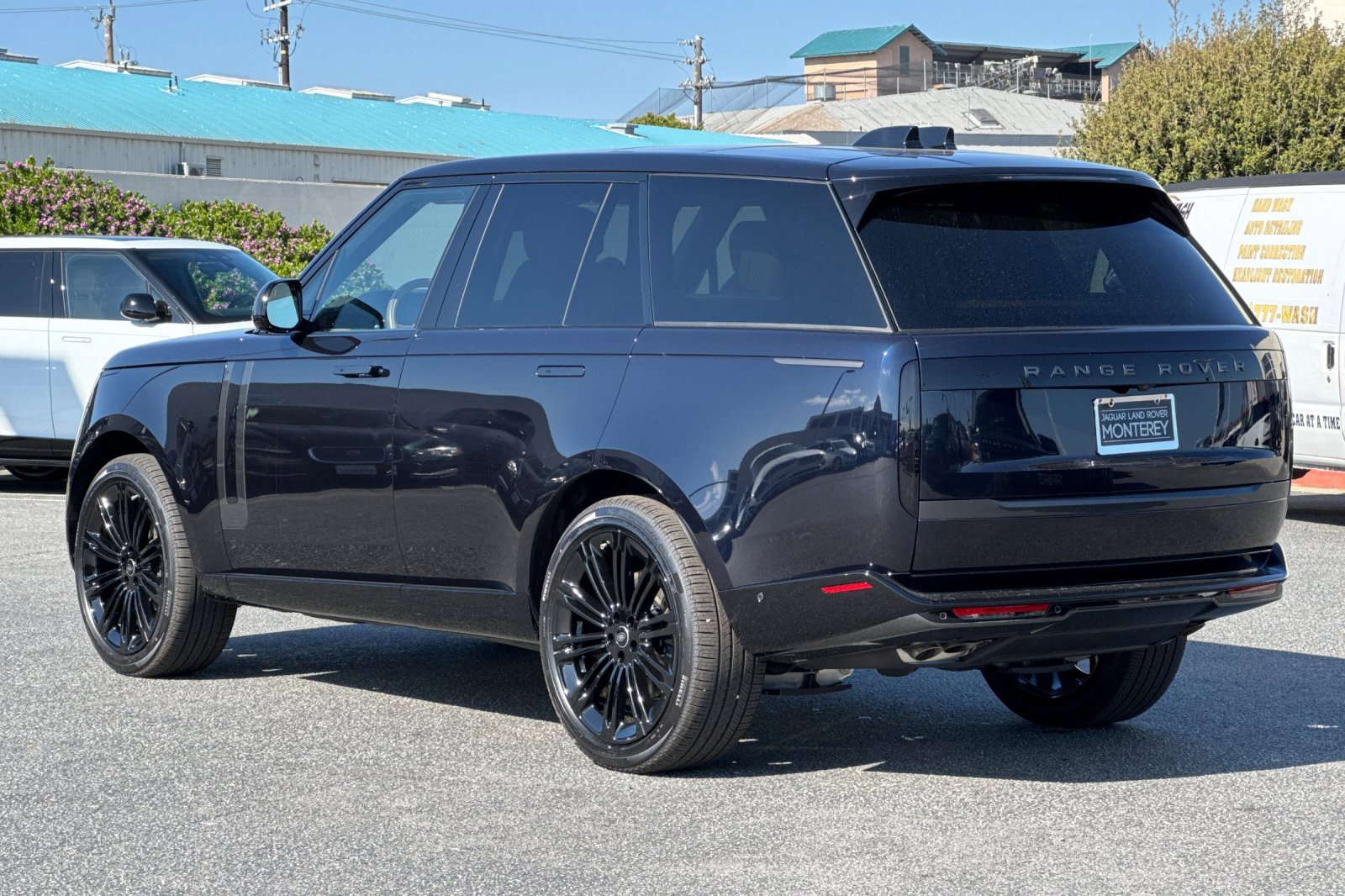 New 2025 Land Rover Range Rover SE image 3