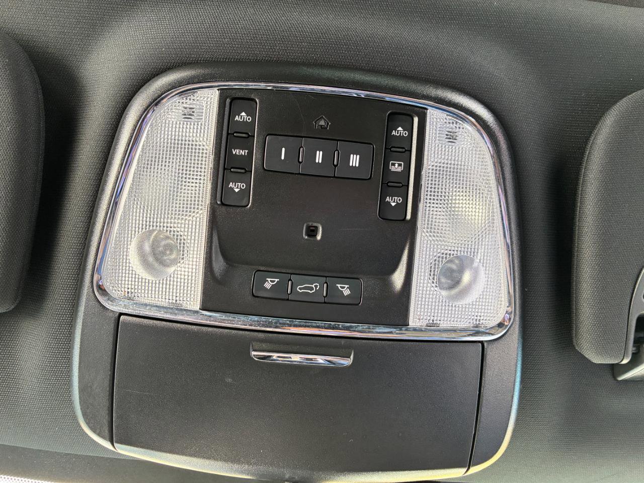 Used 2021 Jeep Grand Cherokee Limited image 11