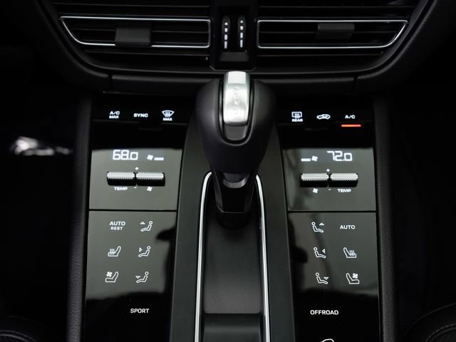 Certified 2026 Porsche Macan AWD/4WD image 22