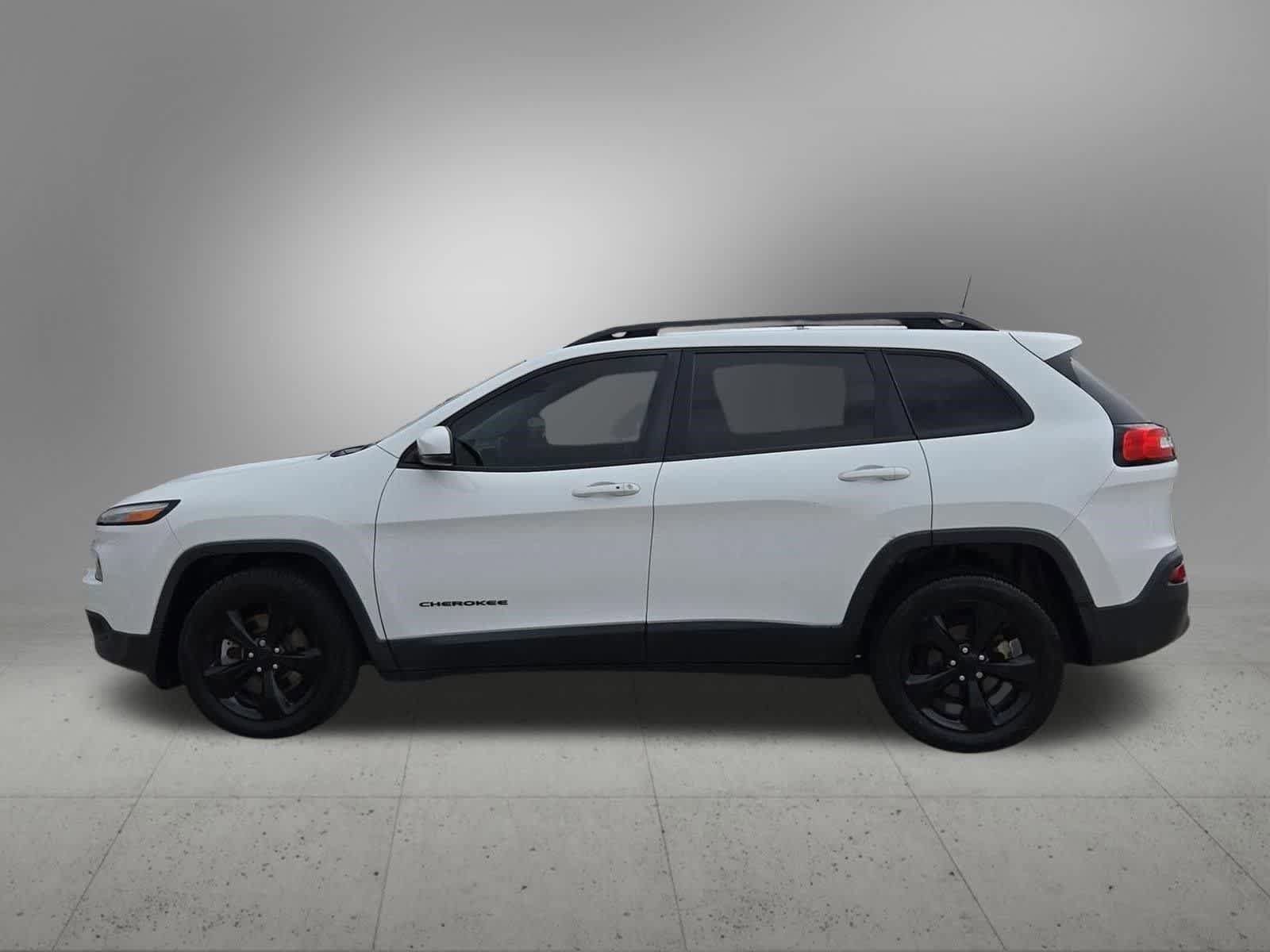 Used 2017 Jeep Cherokee Limited FWD image 3