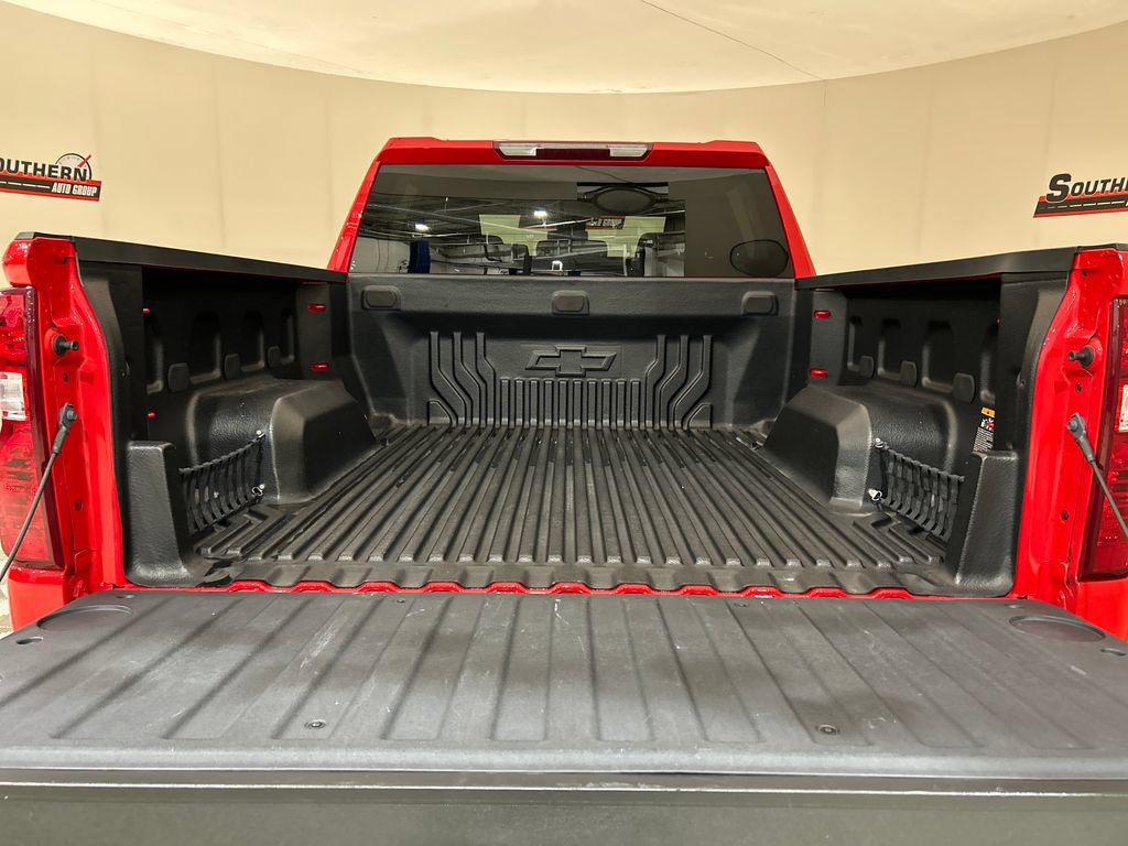 Used 2023 Chevrolet Silverado 1500 LT AWD/4WD image 5