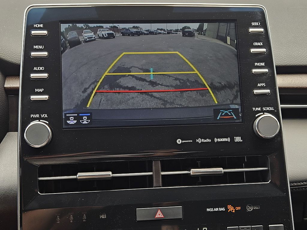 Used 2022 Toyota Avalon Limited FWD image 15