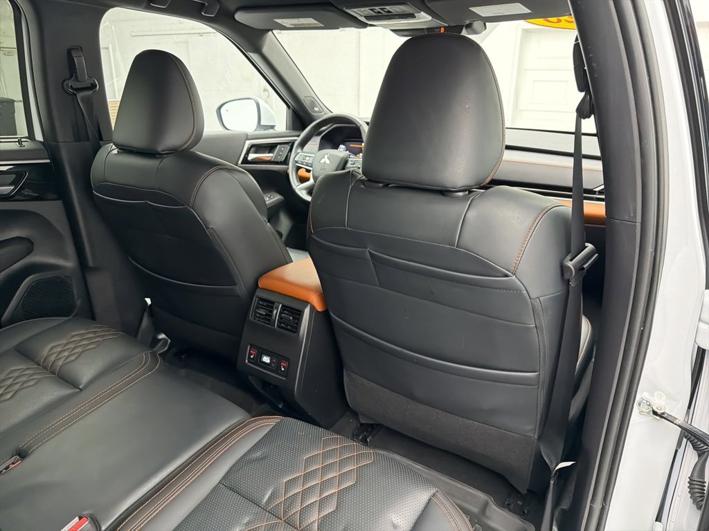 Used 2023 Mitsubishi Outlander SEL image 49