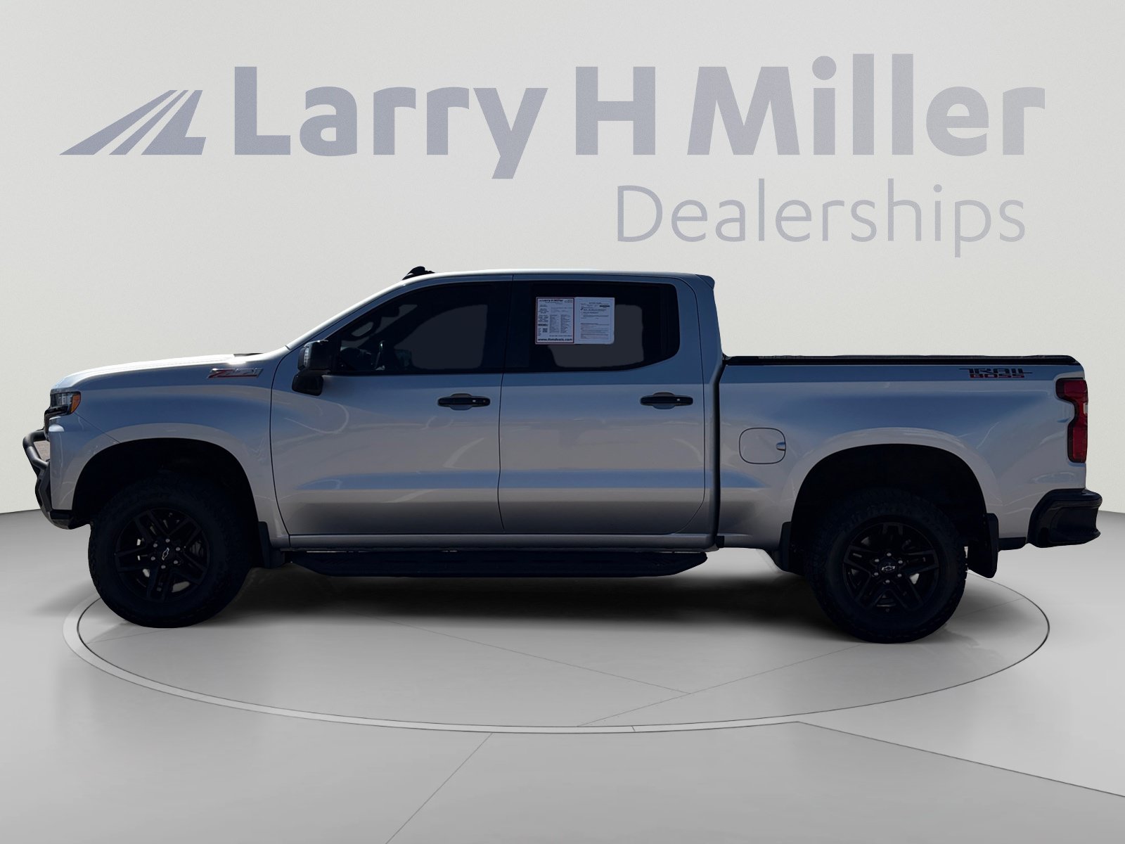 Used 2019 Chevrolet Silverado 1500 LT Trail Boss AWD/4WD image 2