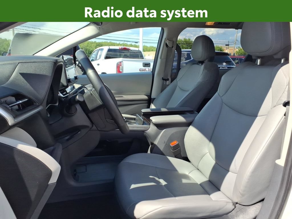 Used 2024 Toyota Sienna XLE FWD image 17