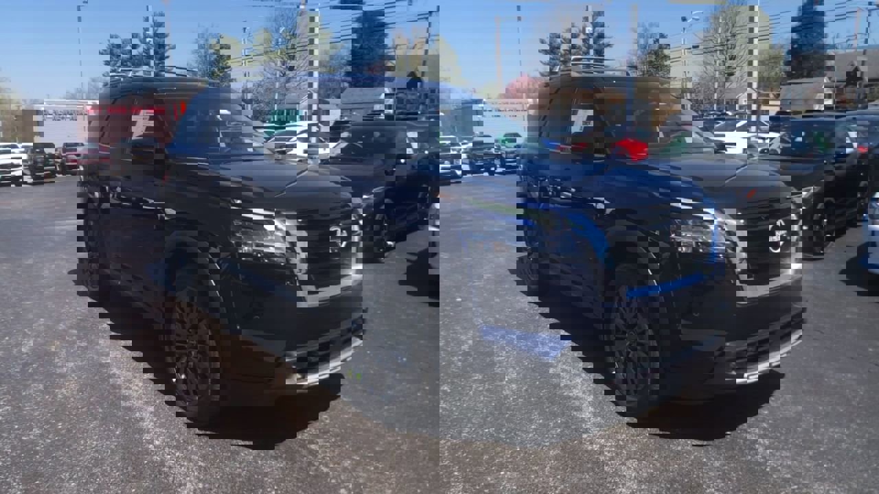 Used 2024 Nissan Pathfinder SL w/ SL Premium Package image 2