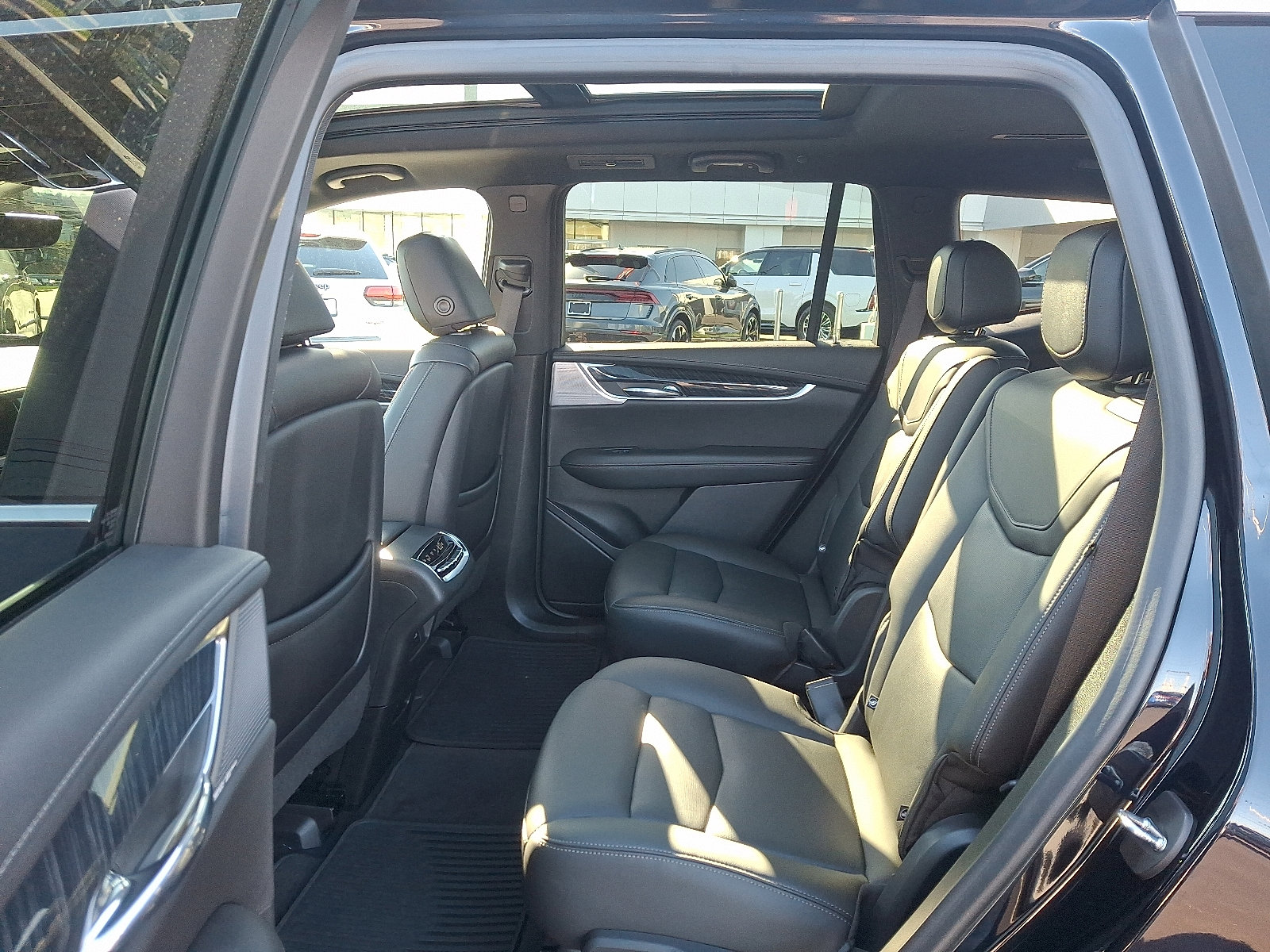 Certified 2022 Cadillac XT6 Premium Luxury w/ Technology Package image 10