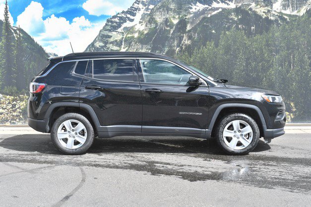 Used 2022 Jeep Compass Latitude w/ Convenience Group AWD/4WD image 2