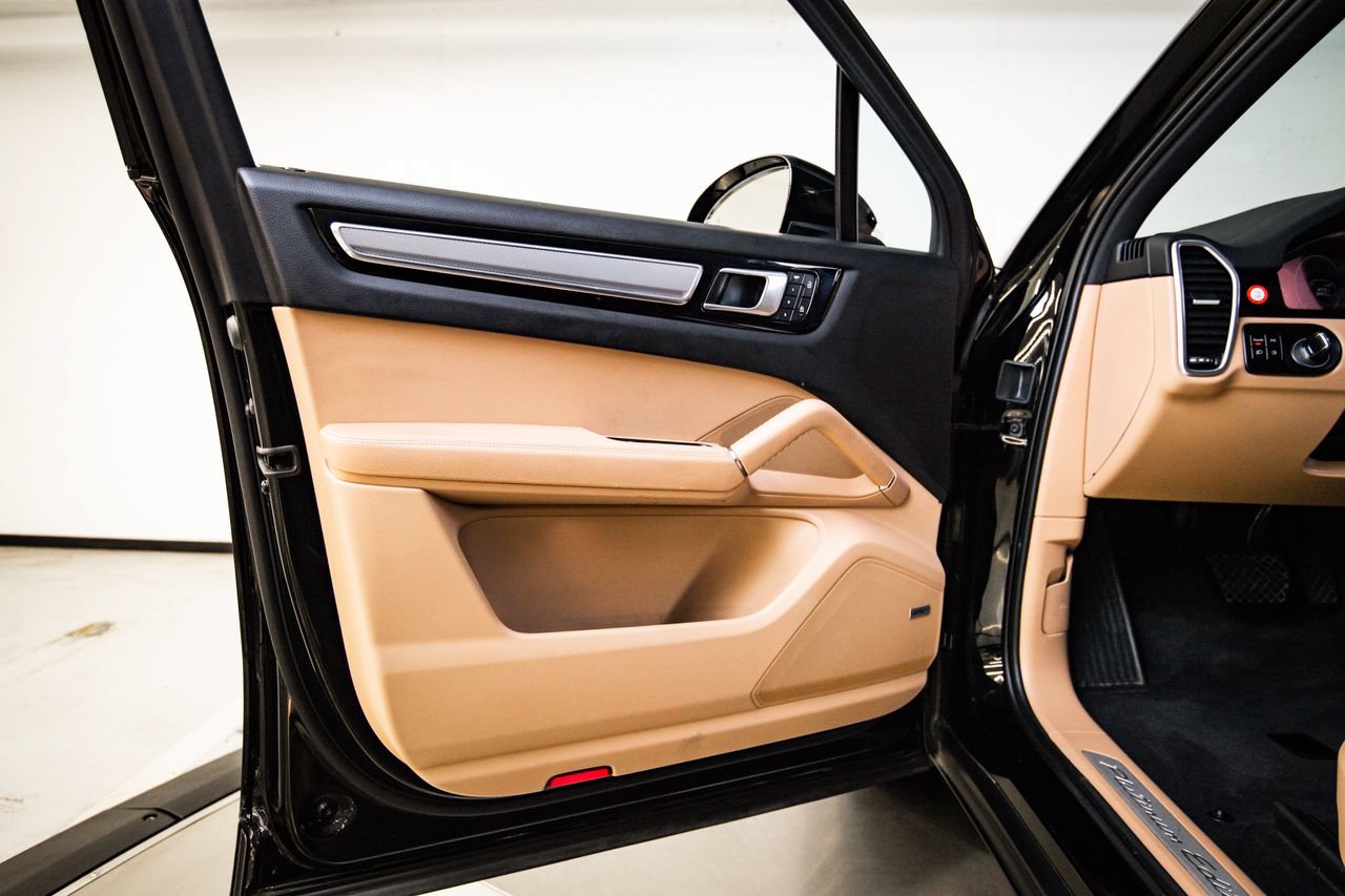 Certified 2023 Porsche Cayenne Platinum Edition AWD/4WD image 23
