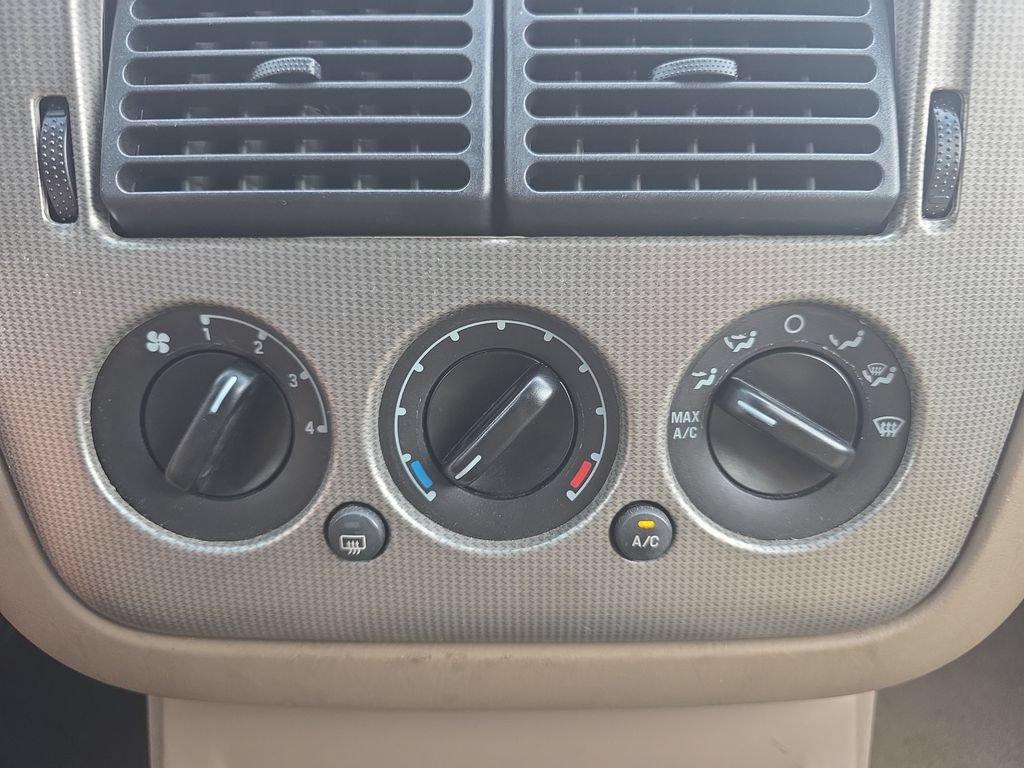 Used 2005 Ford Explorer XLT RWD image 23