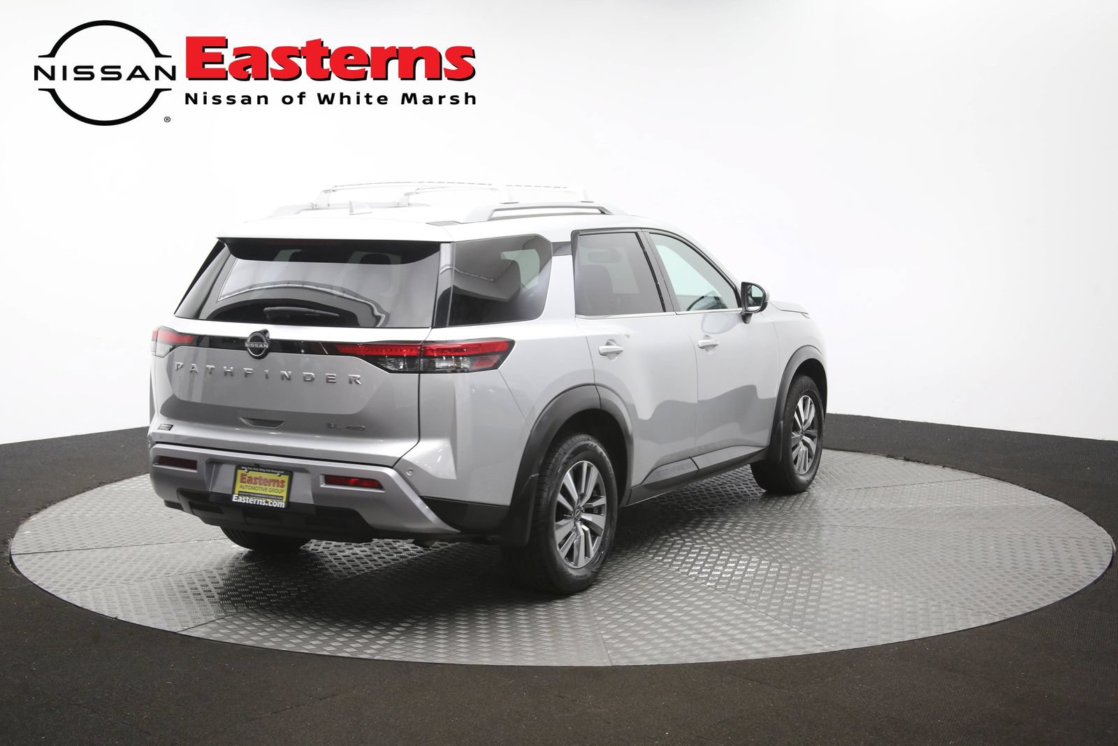 Used 2023 Nissan Pathfinder SL AWD/4WD image 41