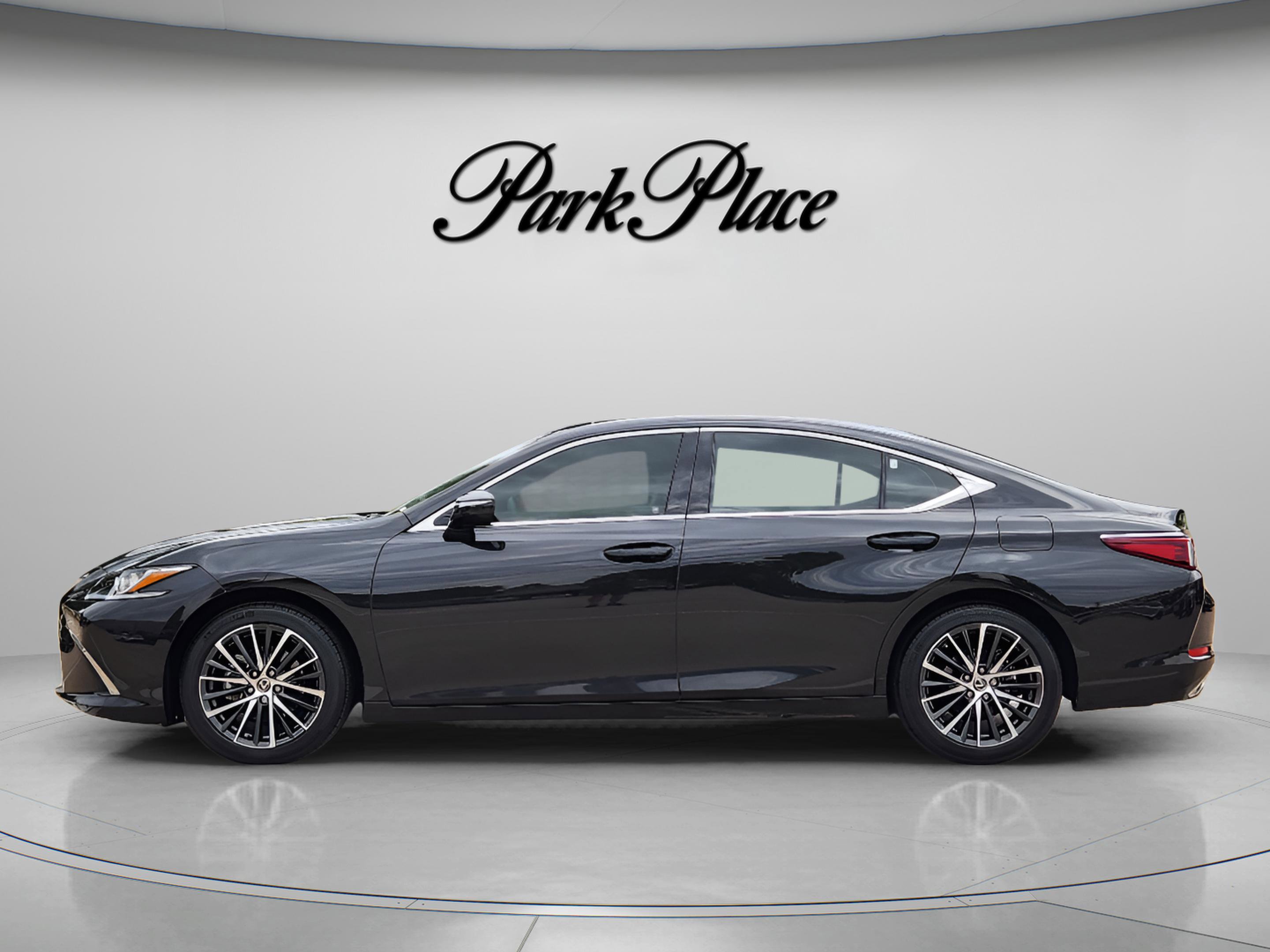 Used 2025 Lexus ES 350 w/ Premium Package FWD image 2