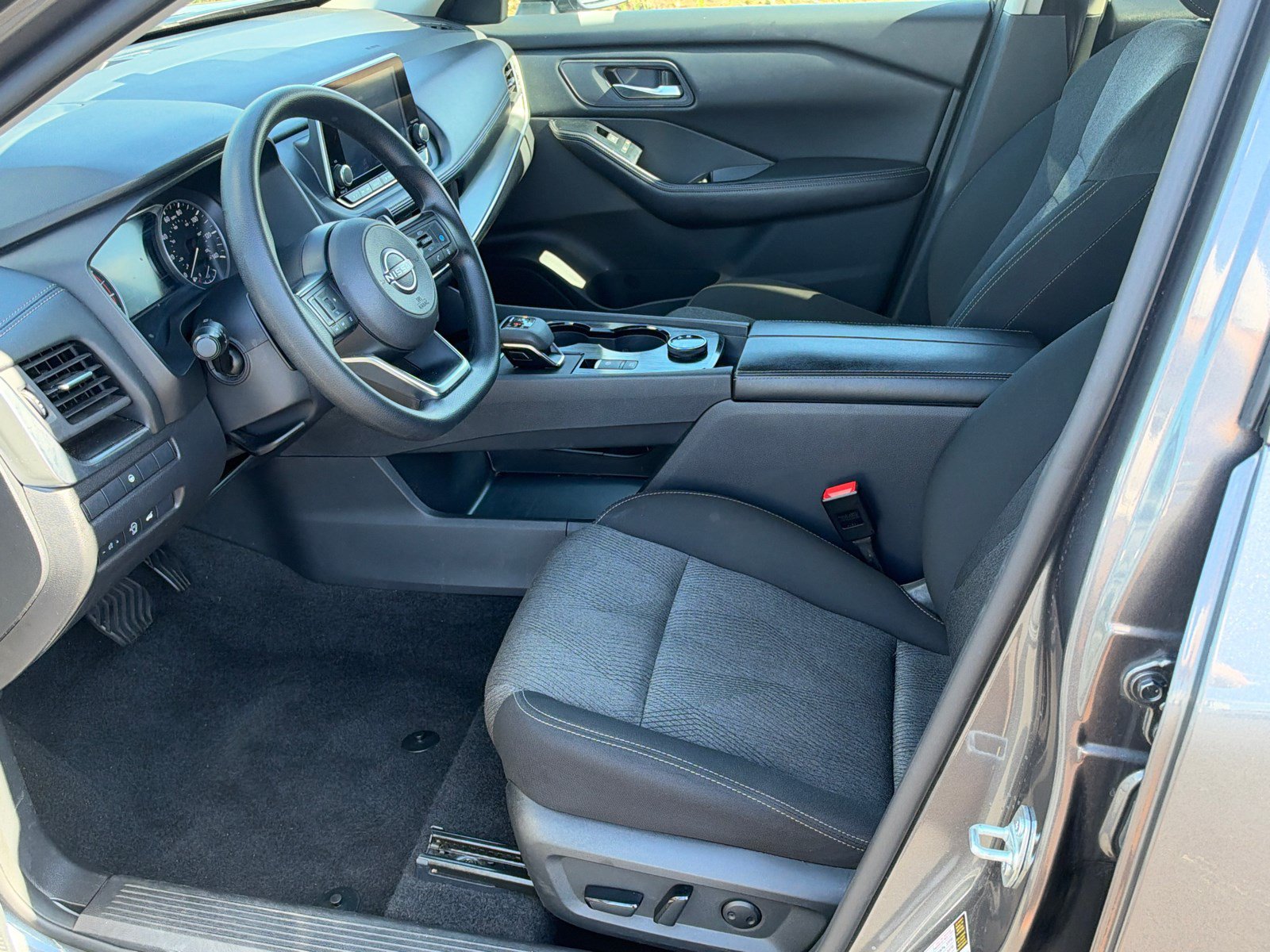 Used 2024 Nissan Rogue SV AWD/4WD image 9