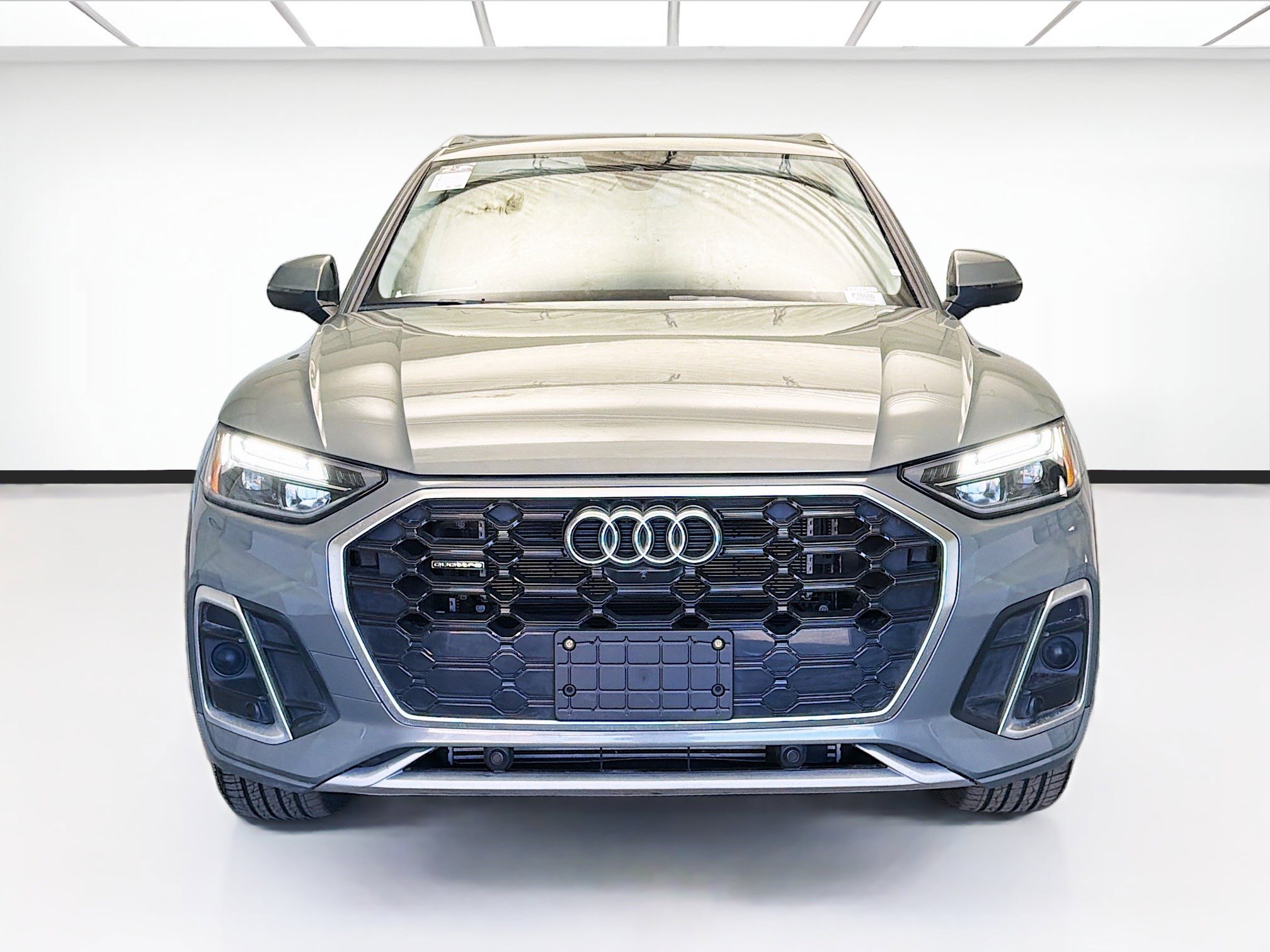 Used 2024 Audi Q5 e Premium Plus w/ Premium Plus Package image 2