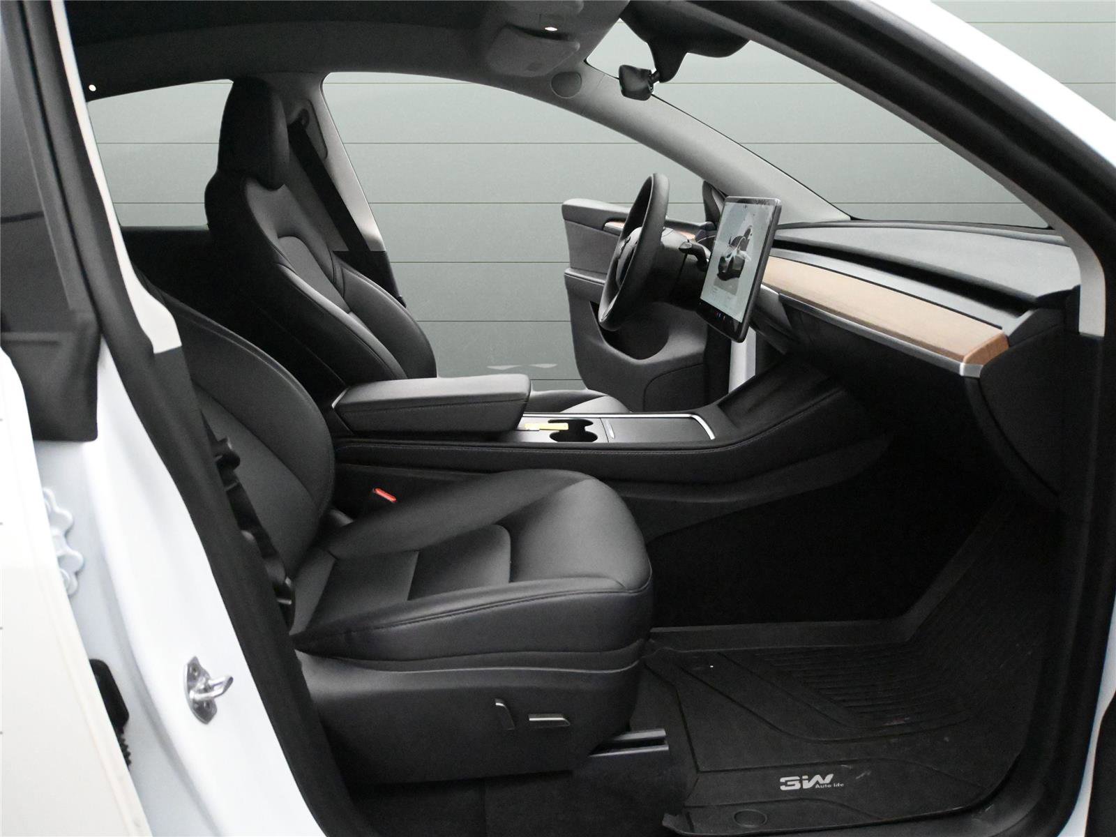 Used 2025 Tesla Model Y Performance image 15