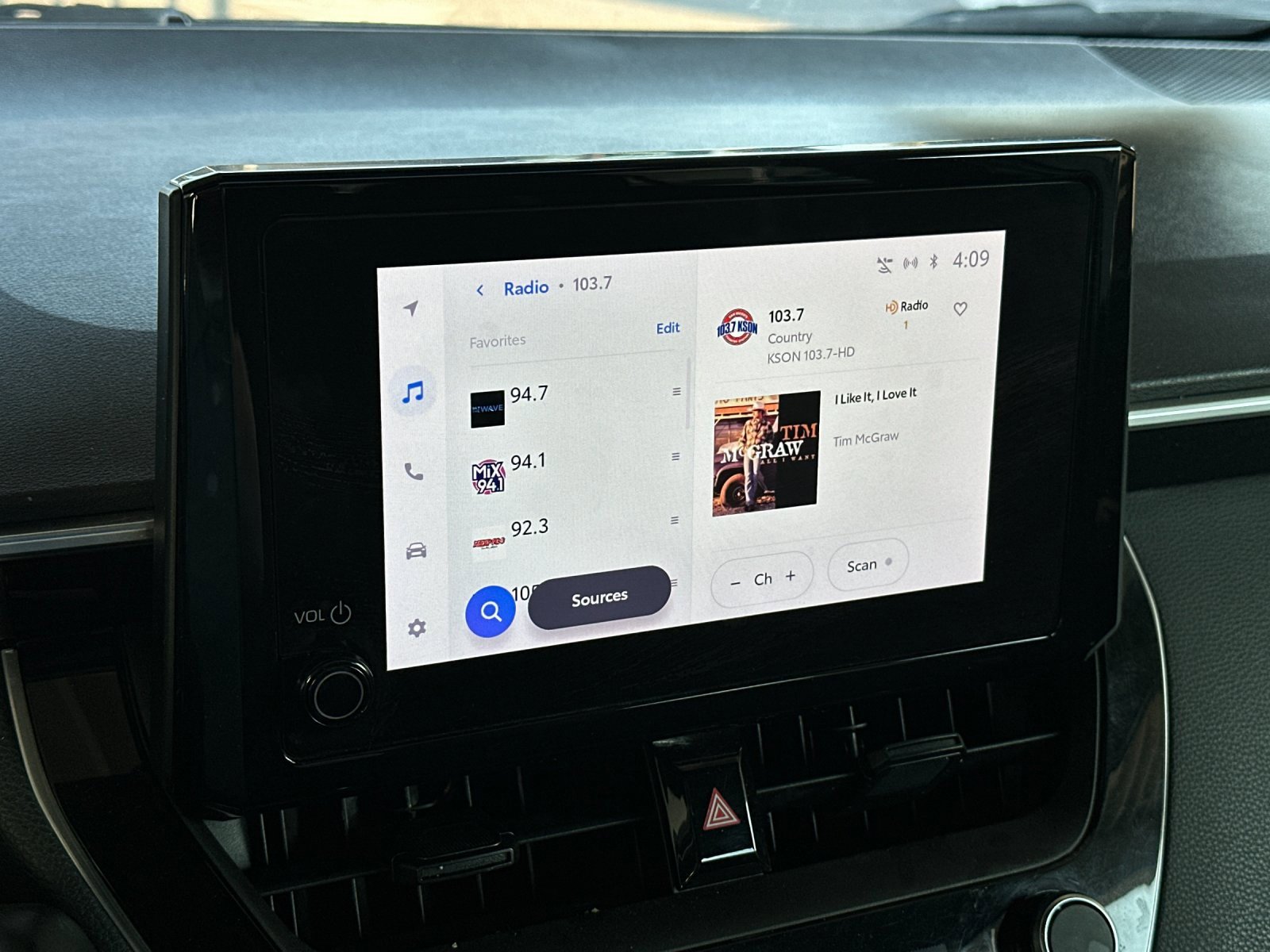 Used 2024 Toyota Corolla SE image 16