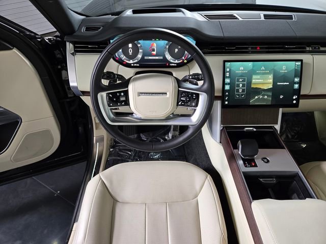 Used 2025 Land Rover Range Rover Long Wheelbase SE image 17