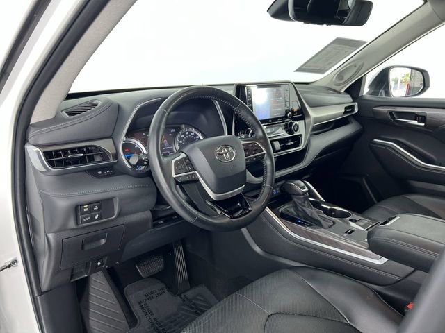 Used 2022 Toyota Highlander Limited image 10