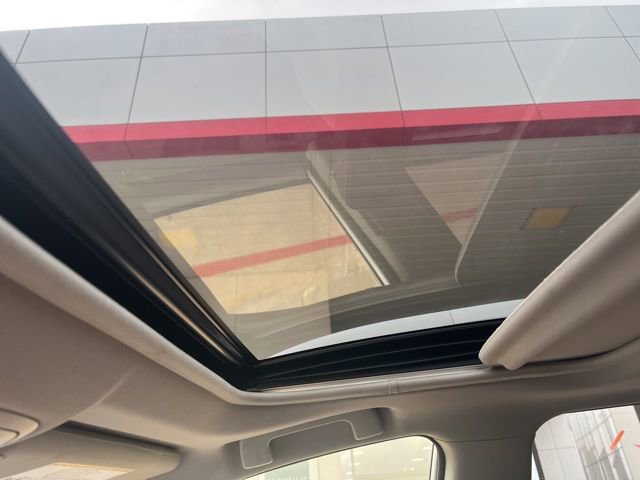 Used 2017 Toyota RAV4 XLE AWD/4WD image 14