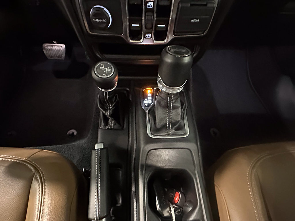Used 2022 Jeep Wrangler Unlimited Sahara w/ LED Lighting Group AWD/4WD image 30