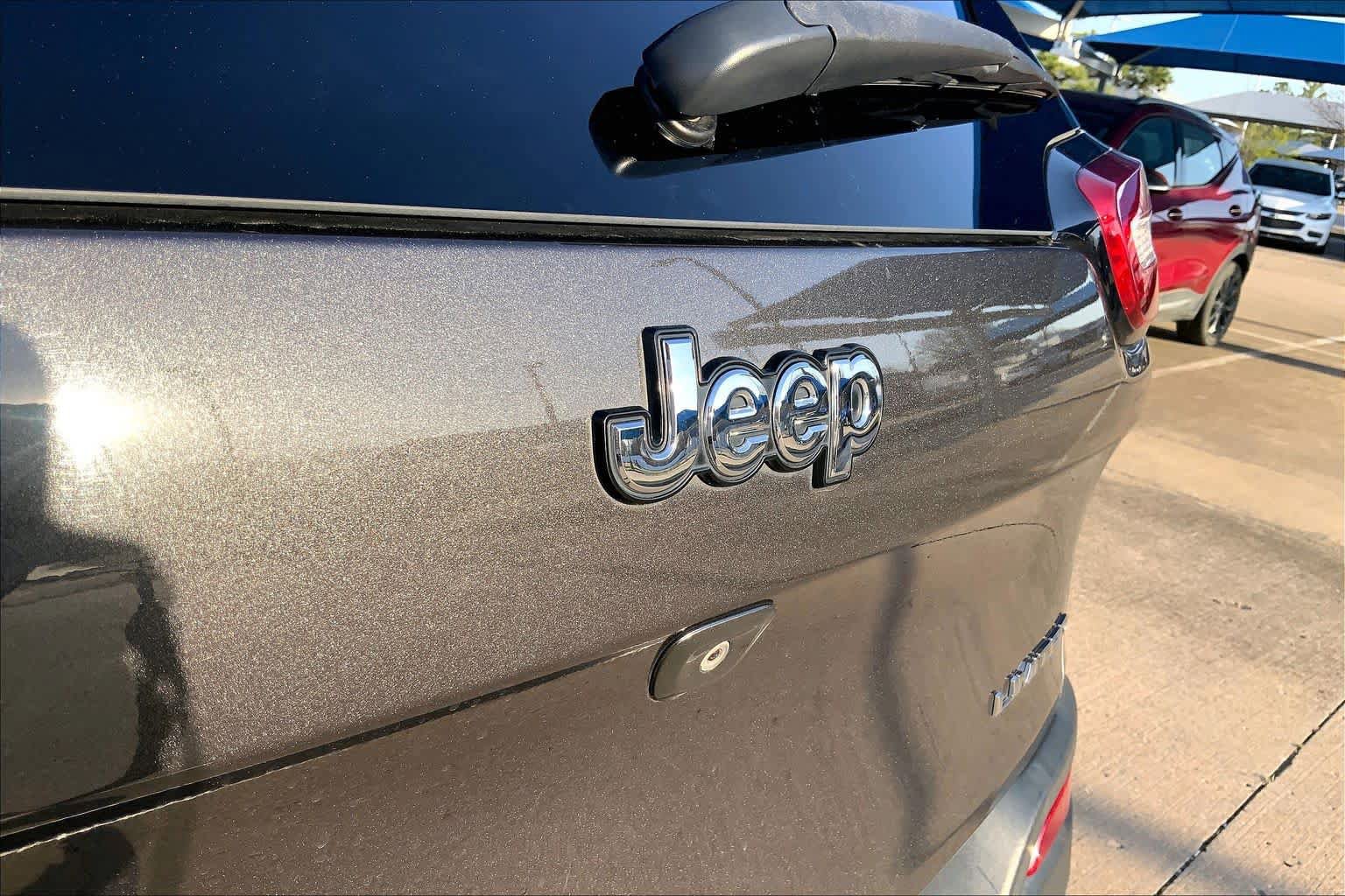 Used 2017 Jeep Cherokee Limited image 10