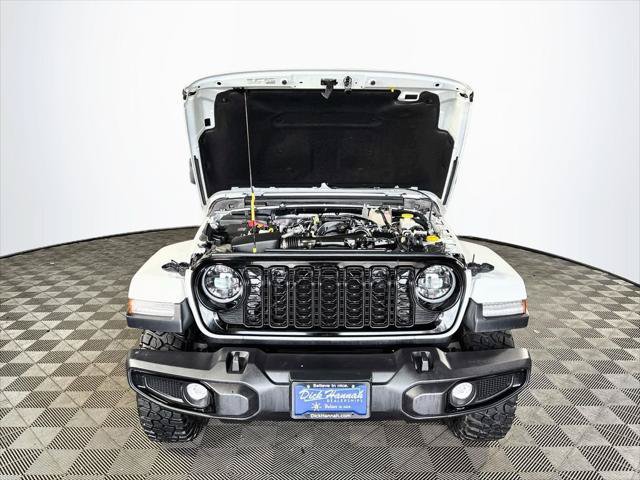 Certified 2025 Jeep Gladiator Sport AWD/4WD image 22