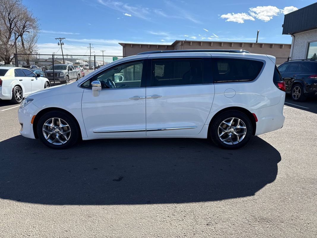 Used 2017 Chrysler Pacifica Limited image 4