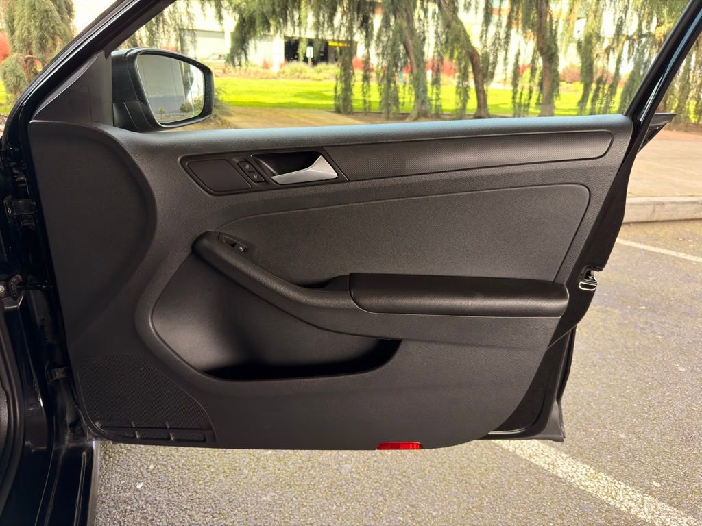 Used 2015 Volkswagen Jetta S image 24