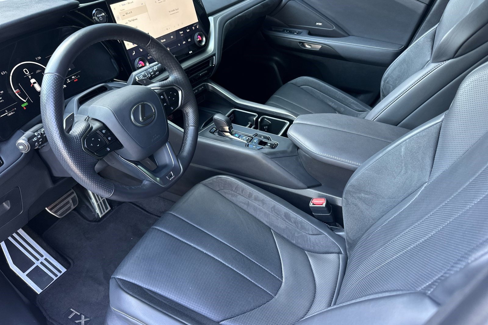 Certified 2025 Lexus TX 500h AWD w/ Technology Package image 11