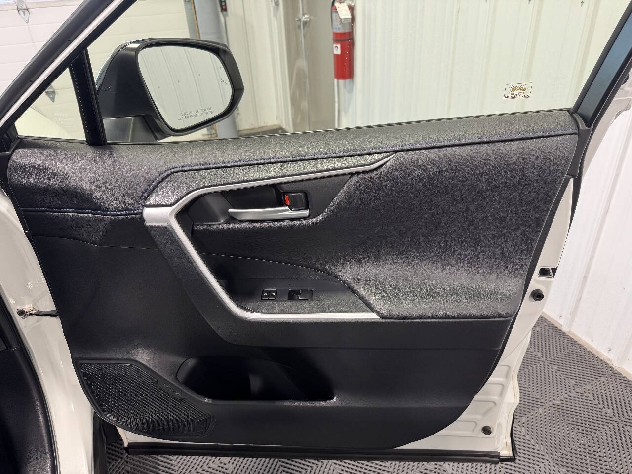 Used 2020 Toyota RAV4 XSE AWD/4WD image 18