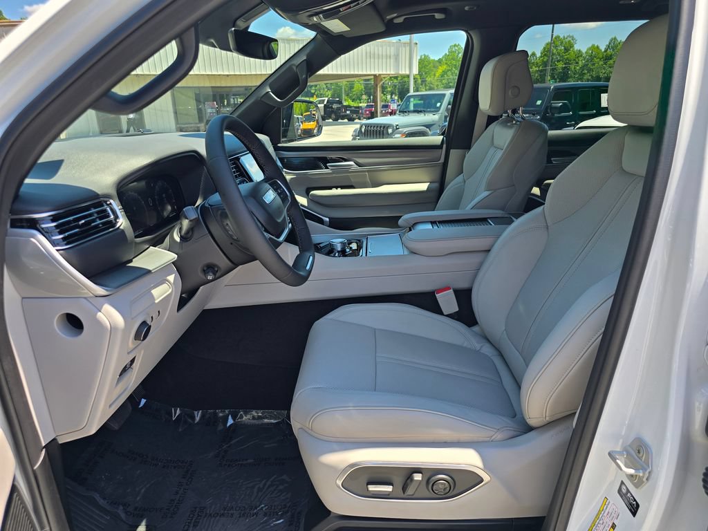New 2026 Jeep Grand Wagoneer L 4WD w/ Premium Group I image 4