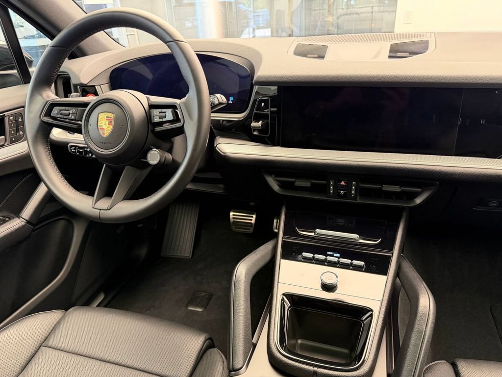 Used 2025 Porsche Cayenne S AWD/4WD image 13
