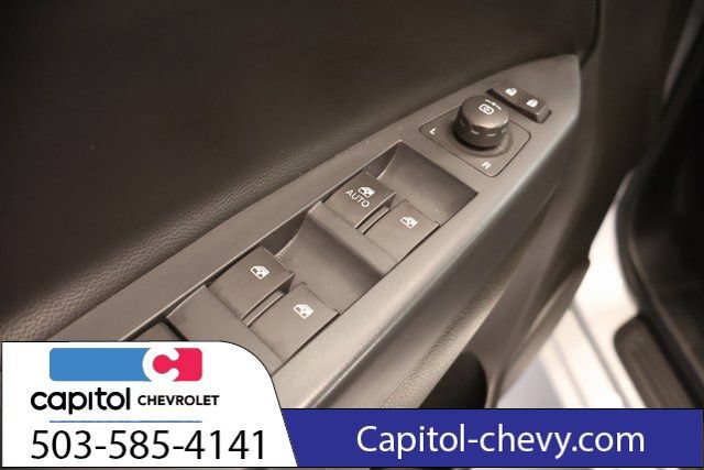Used 2013 Chevrolet Captiva Sport LTZ FWD image 11