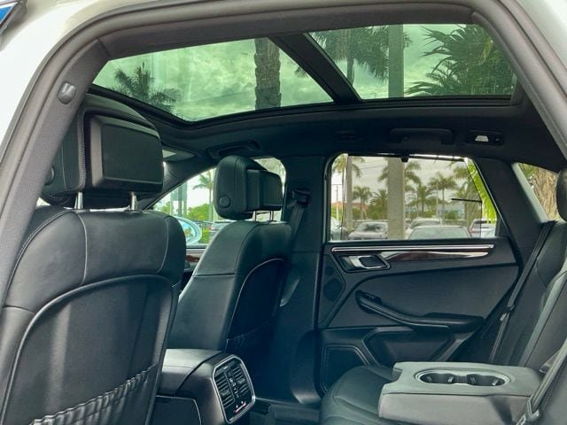 Used 2023 Porsche Macan AWD/4WD image 11