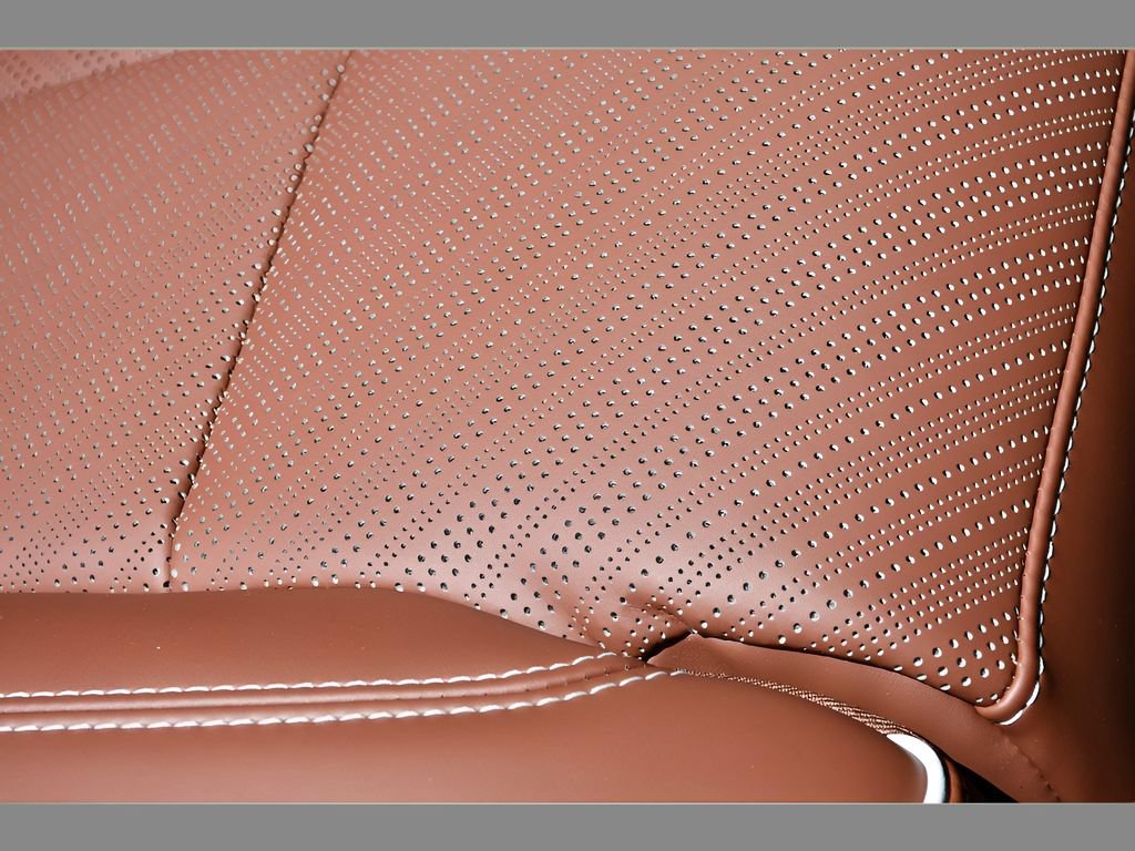 New 2027 Cadillac Vistiq Platinum w/ LPO, Floor Liner Package AWD/4WD image 32