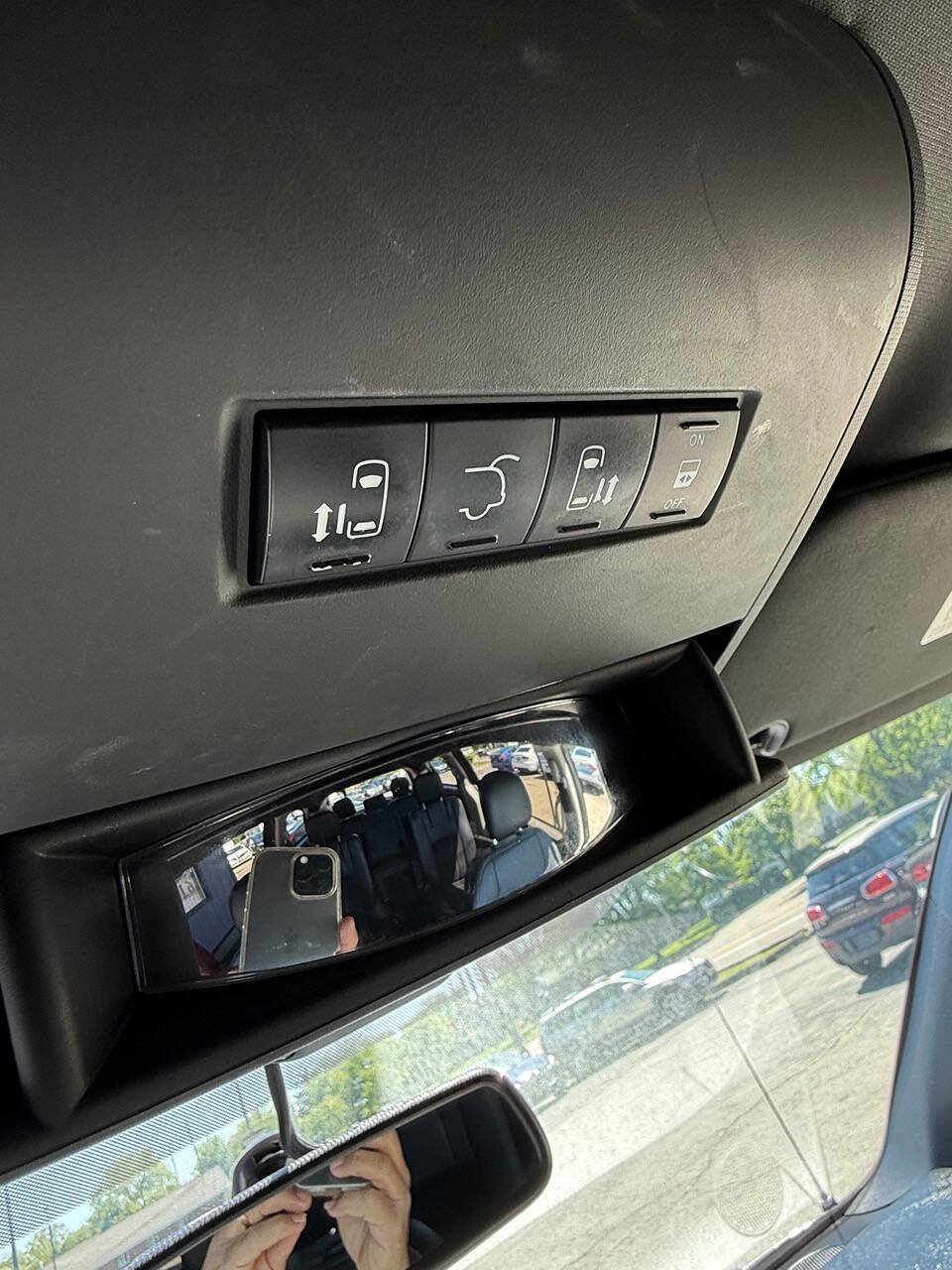 Used 2017 Dodge Grand Caravan SXT FWD image 27