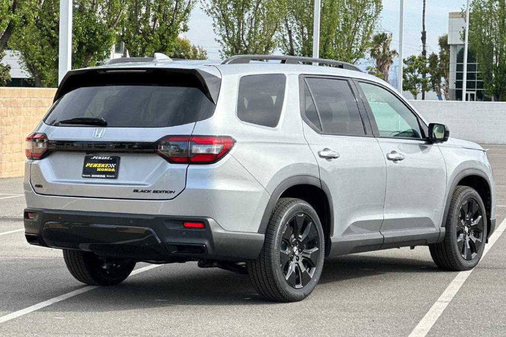 New 2026 Honda Pilot Black Edition image 4