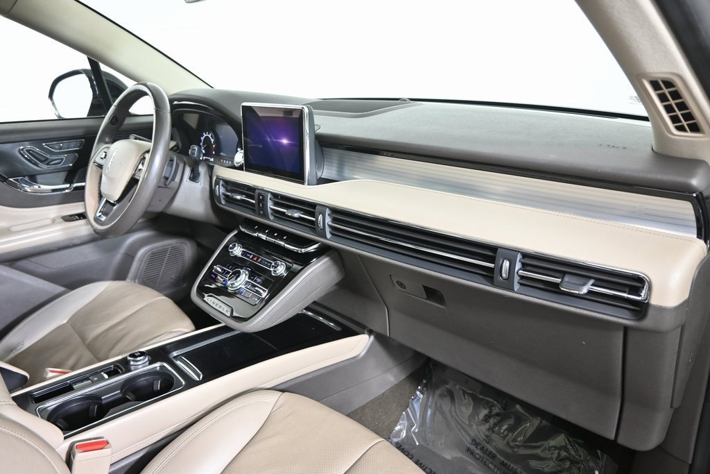 Used 2021 Lincoln Corsair AWD w/ Premium Package image 14