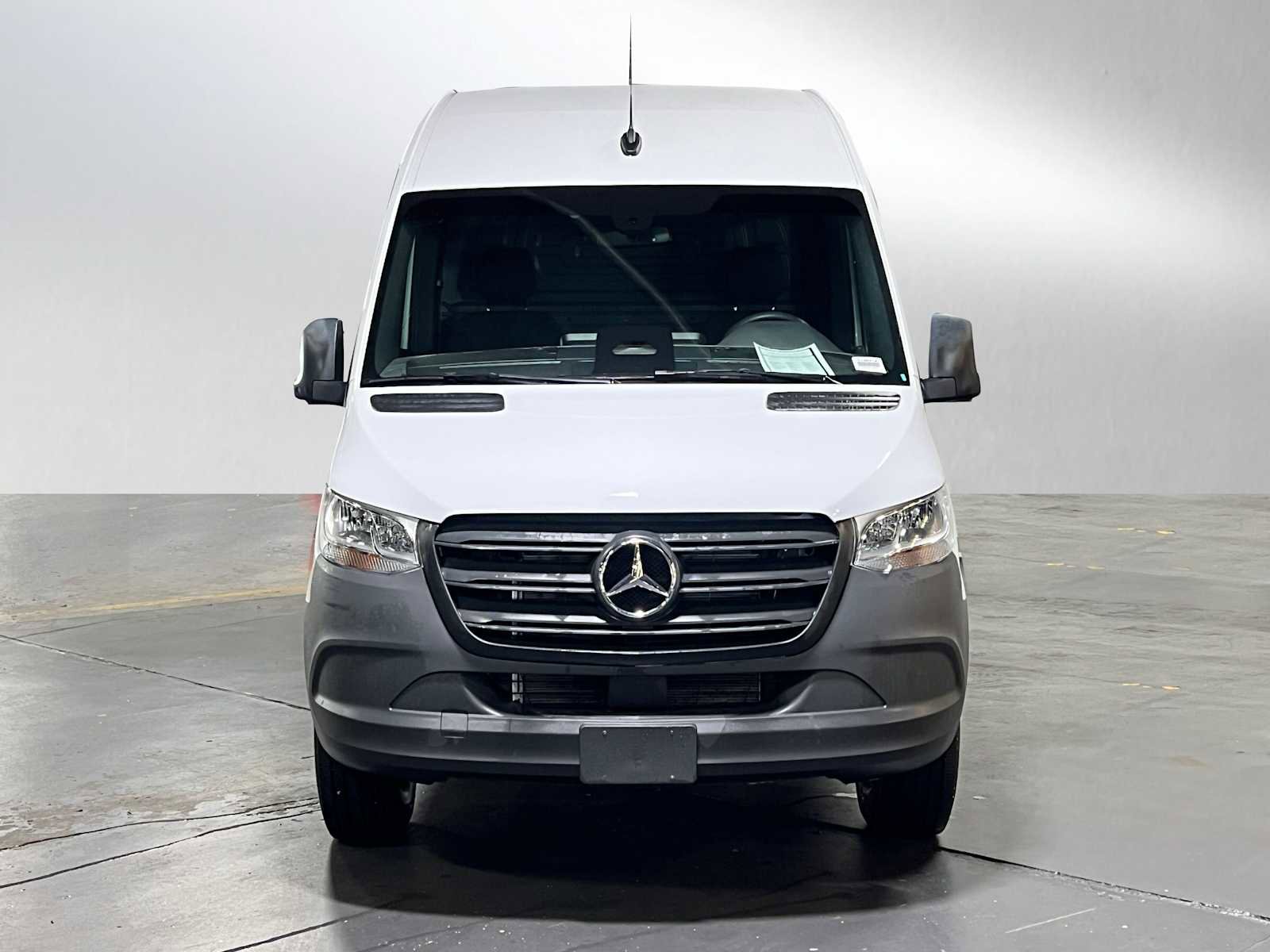 Used 2025 Mercedes-Benz Sprinter 2500 image 8