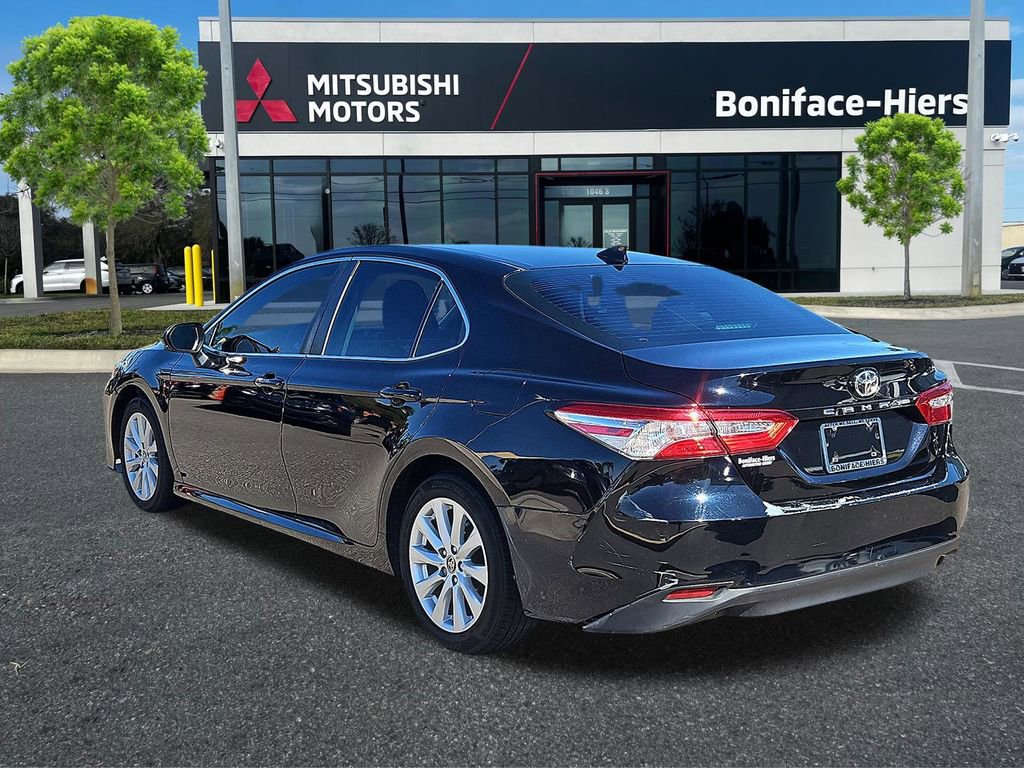Used 2020 Toyota Camry LE image 3