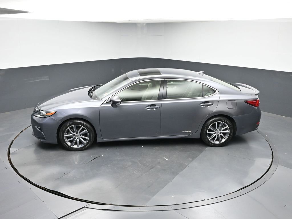 Used 2017 Lexus ES 300h image 33
