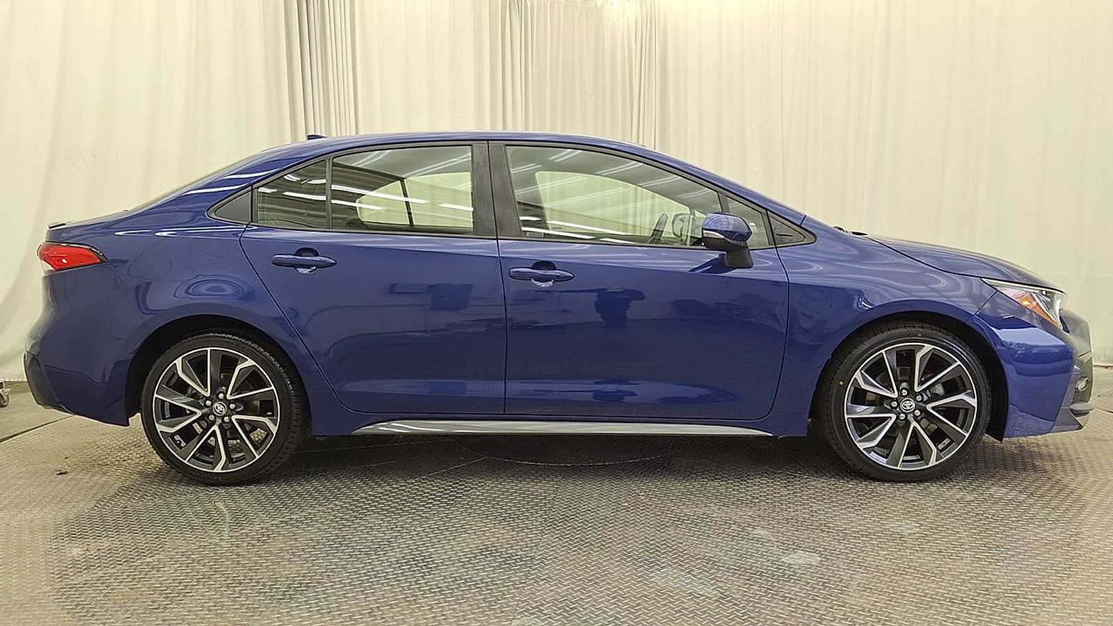 Certified 2021 Toyota Corolla SE w/ SE Premium Package FWD image 4