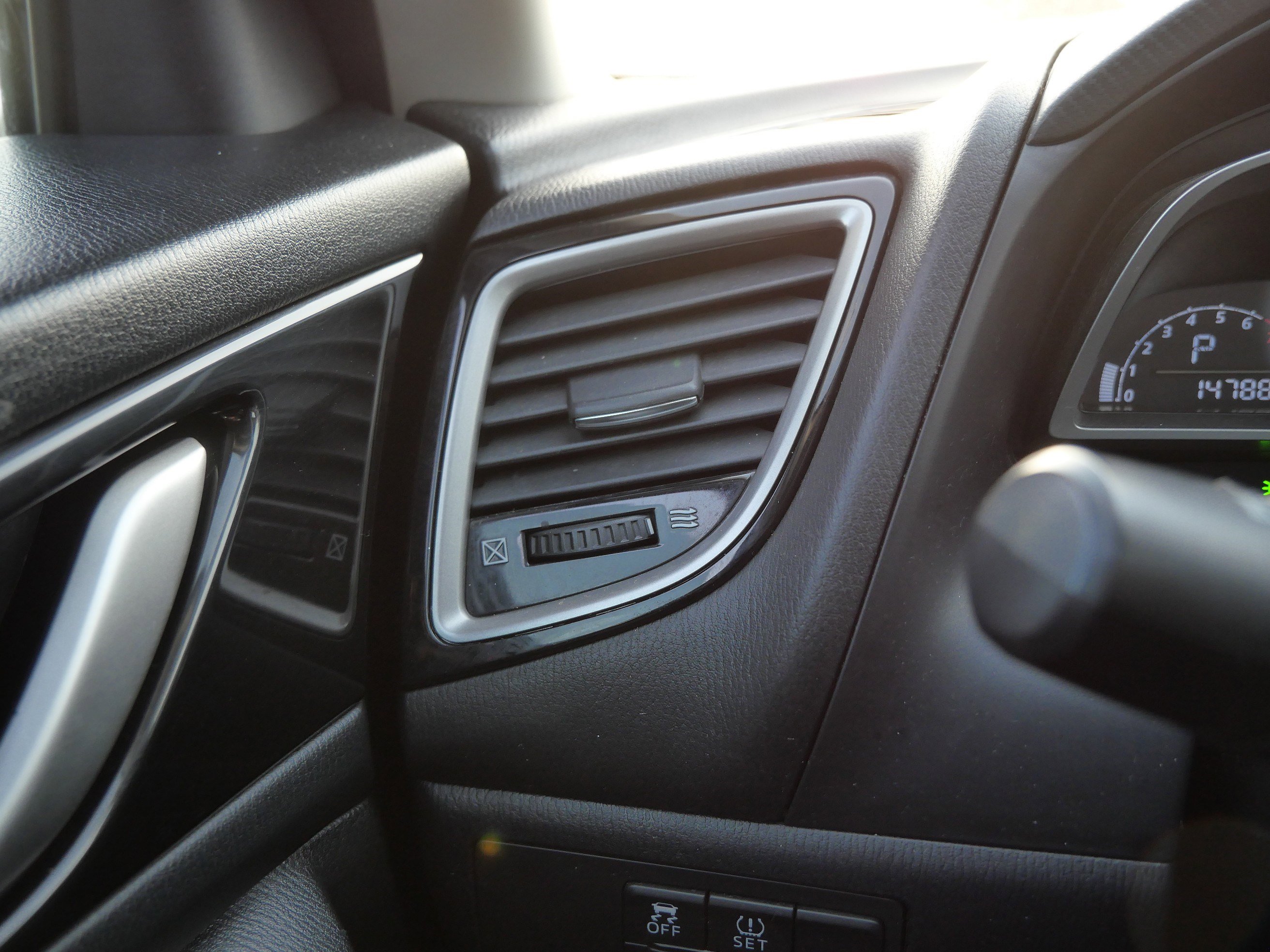 Used 2015 MAZDA MAZDA3 i Sport image 26