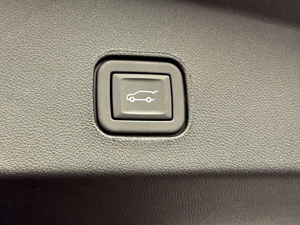 Used 2024 Cadillac Lyriq Sport image 18