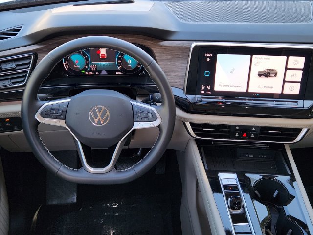 Used 2025 Volkswagen Atlas SEL AWD/4WD image 31