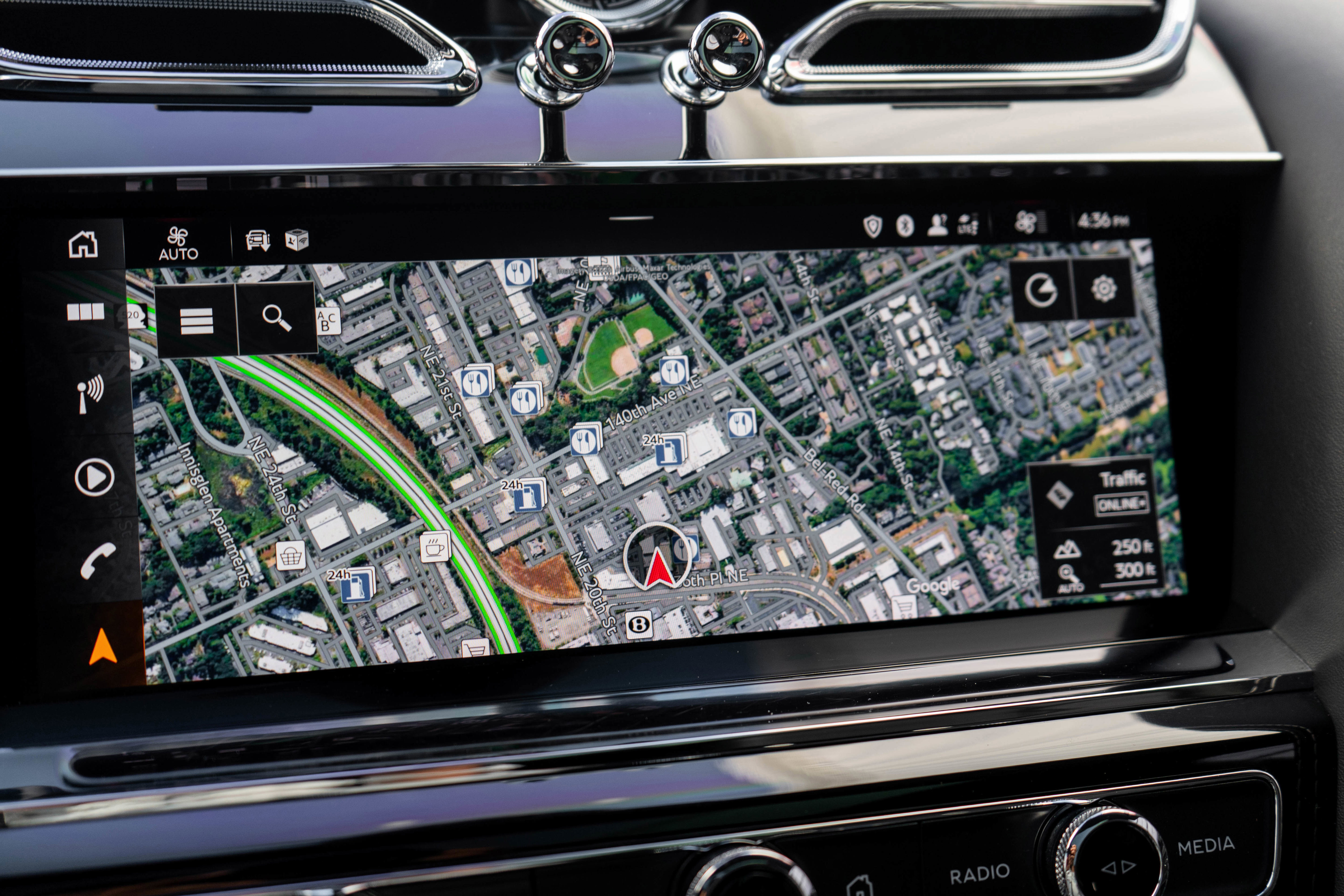 Used 2022 Bentley Bentayga image 22