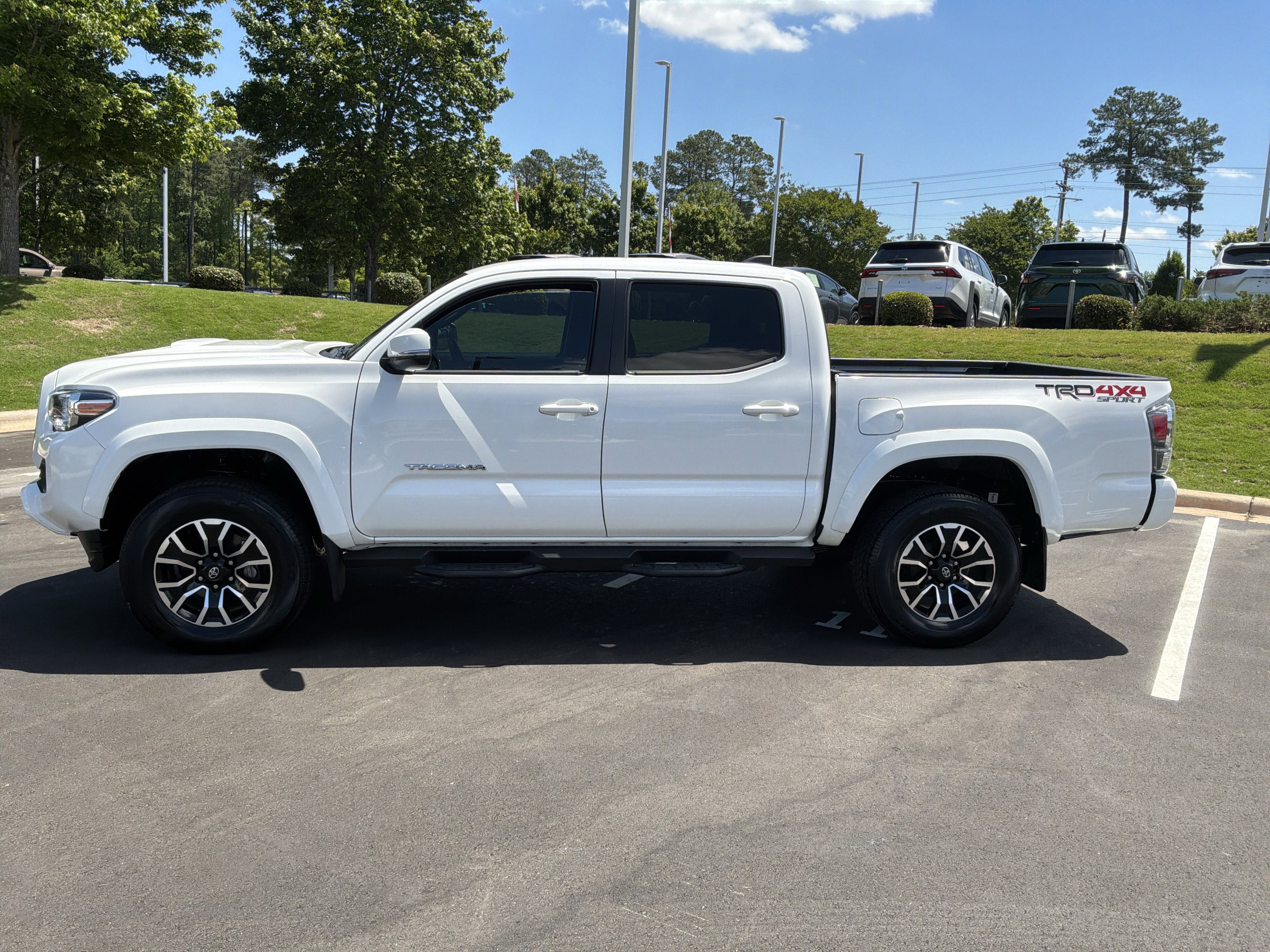Used 2022 Toyota Tacoma TRD Sport w/ Technology Package AWD/4WD image 7